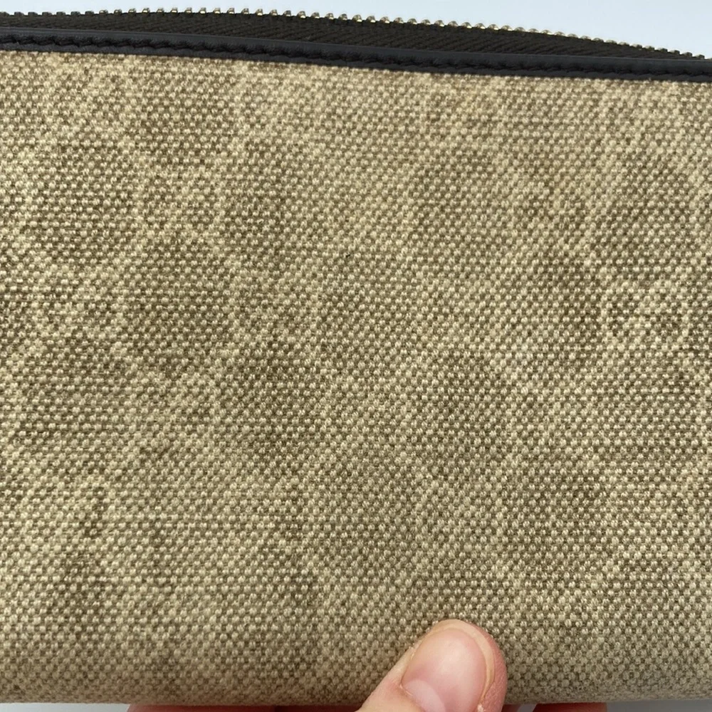 GUCCI GG LOGO TAN BROWN ZIPPY WALLET - Picture 17 of 17